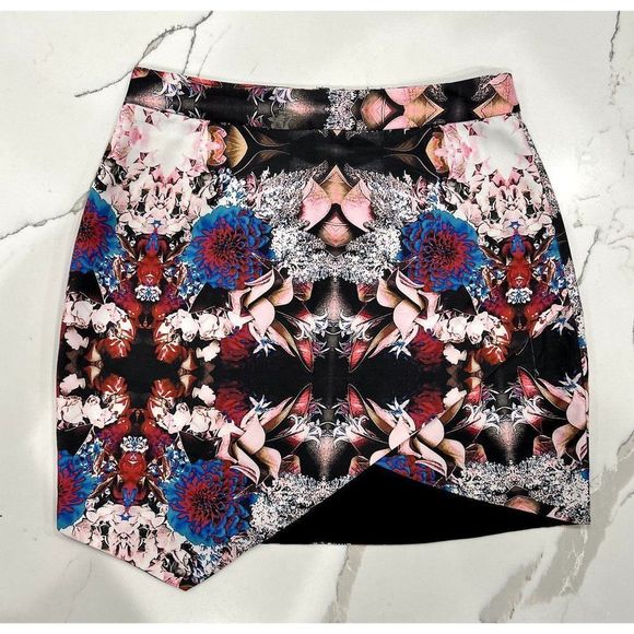Lovers + Friends Floral Mini skirt Size M - Picture 1 of 3